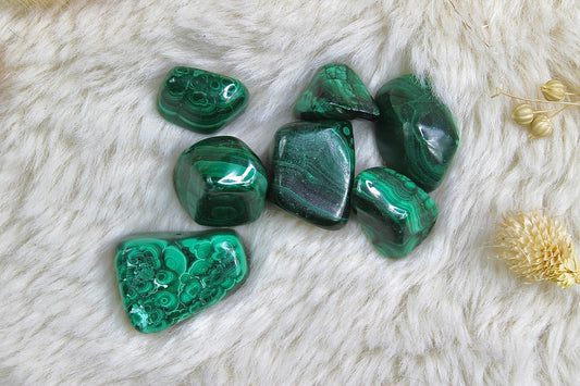 Tout savoir sur la malachite : la pierre de l'épanouissement - Une Vie Plus Saine