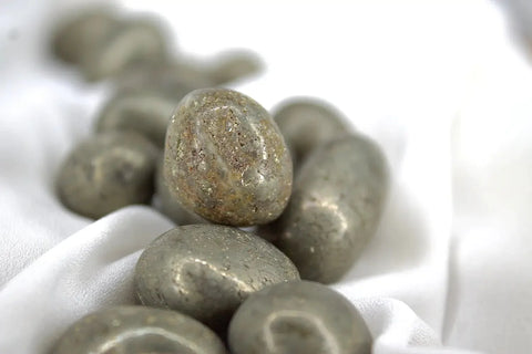 Tout savoir sur la pyrite : la pierre de l'action et de l'affirmation de soi - Une Vie Plus Saine