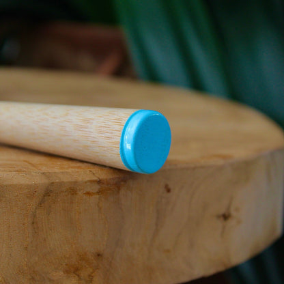 Brosse à dents | BAMBOU | Jaune, vert, rouge ou bleu | Tient debout grâce à son soclebrosse à dentsUneViePlusSaine