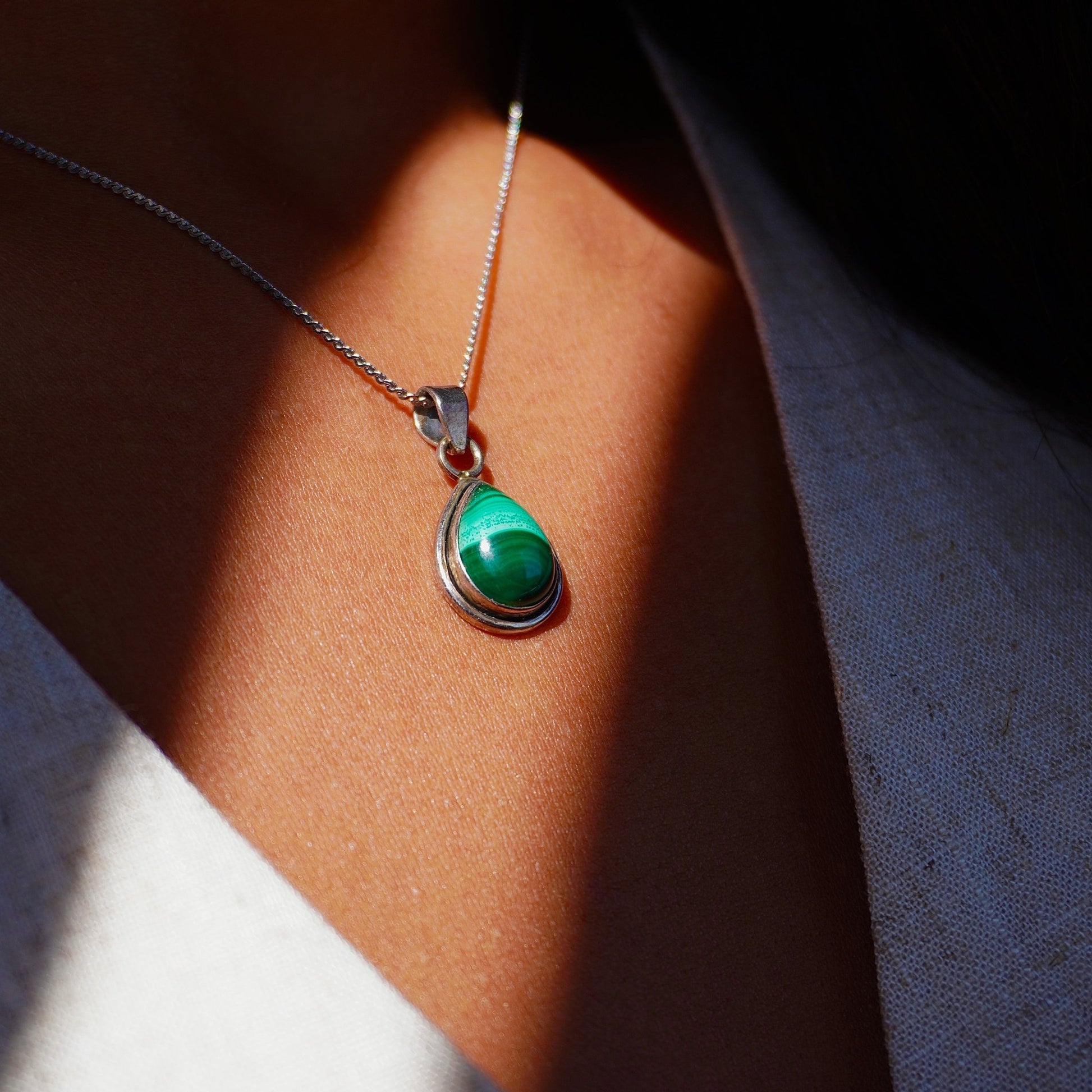 Le pendentif qui permet de prendre sa place dans ce monde | Malachite | Argent 925pendentifUneViePlusSaine