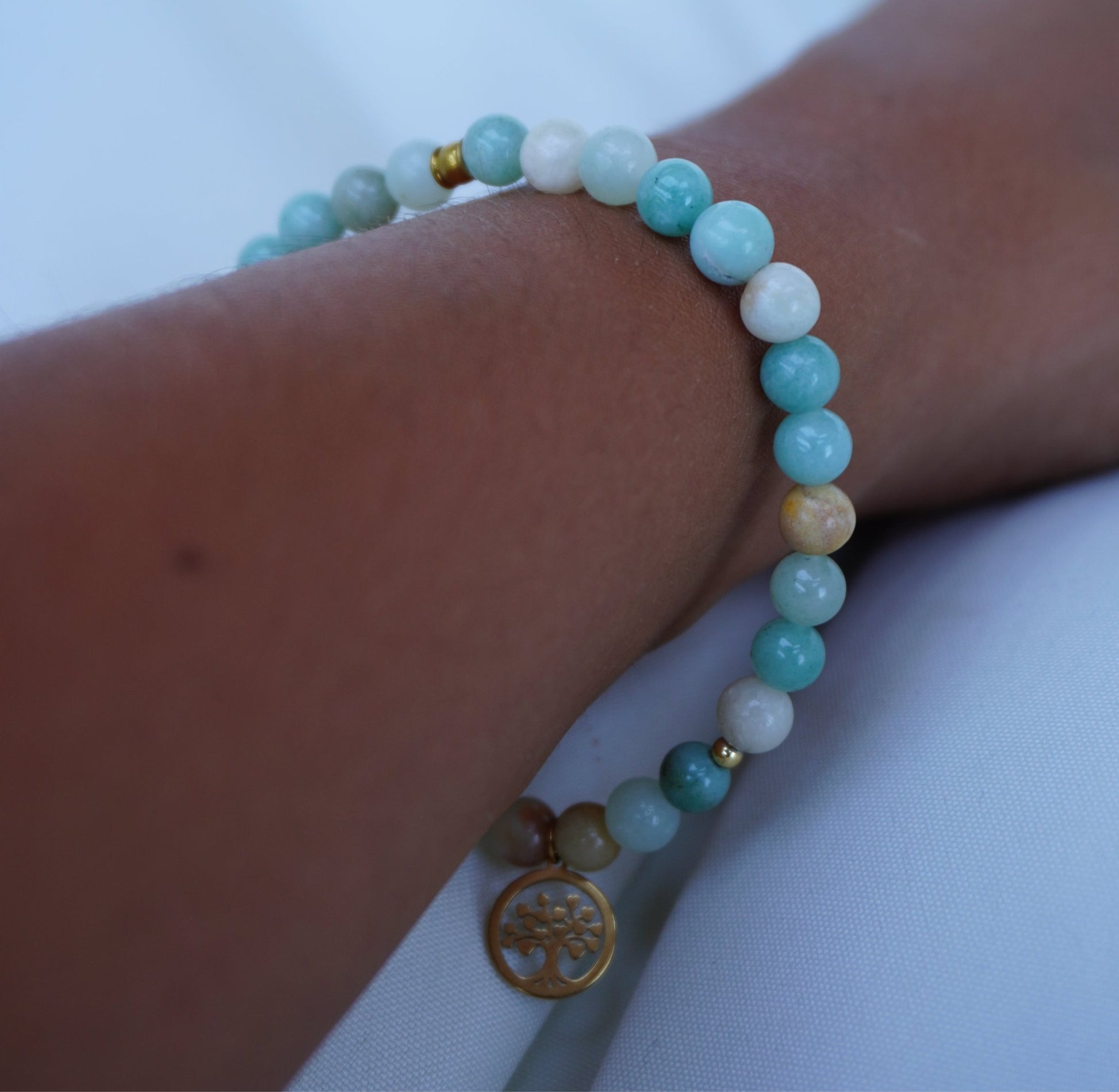 Le bracelet du renouveau et de l'authenticité | Amazonite | Breloque en acier inoxydable doré | Arbre de viepierreUneViePlusSaine