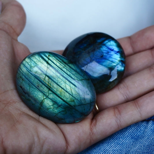 Galet | Labradorite | Protection, énergie & réduction du stress et de l'anxiétéUneViePlusSaine