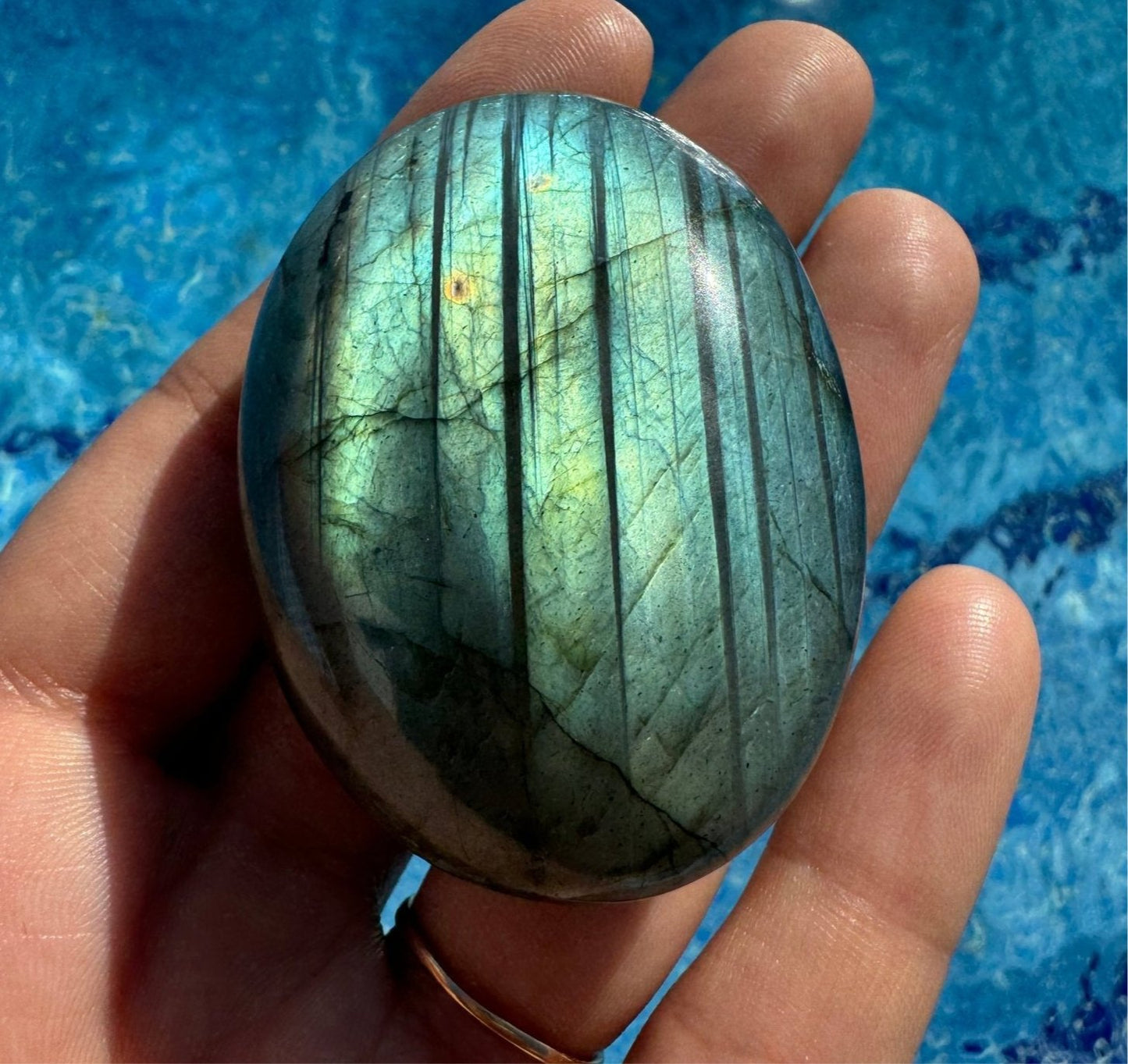 Galet | Labradorite | Protection, énergie & réduction du stress et de l'anxiétéUneViePlusSaine